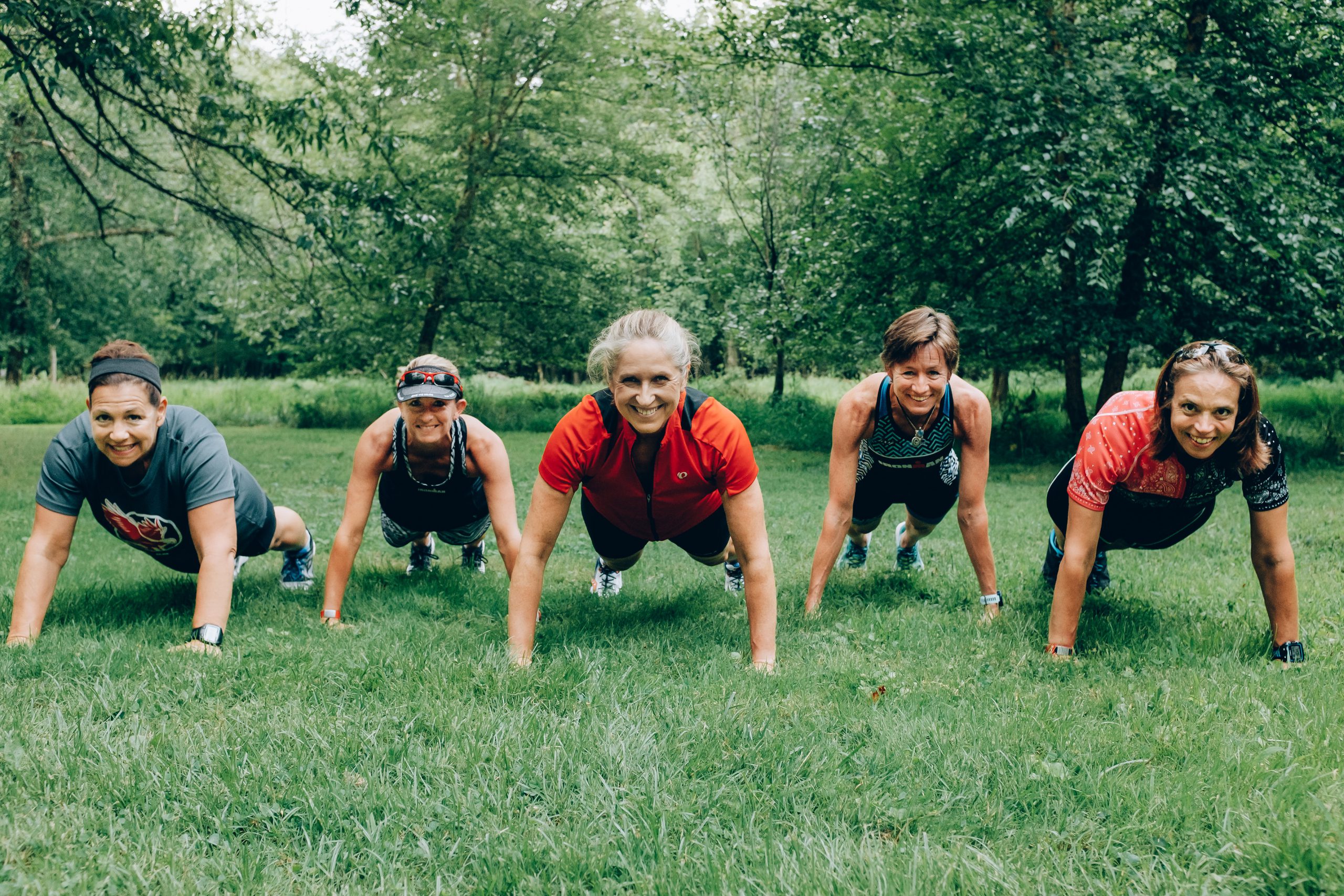 women doing push-ups - 3 steps to Melt your Midlife Middle
