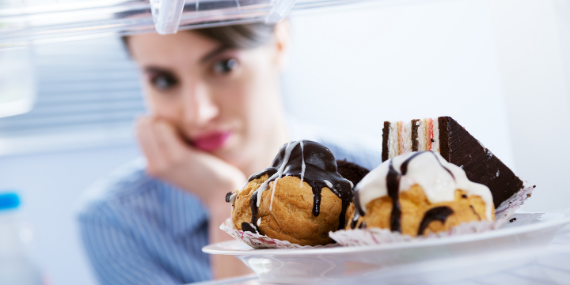 Woman craving chocolate dessert - HELP! HOW CAN I STOP MY FOOD CRAVINGS? - Heike Yates