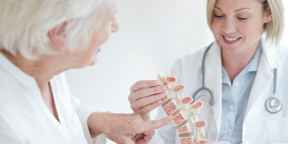 woman talking to a doctor - https://heikeyates.com/5-ways-to-prevent-osteoporosis-vs-osteoarthritis-over-50/