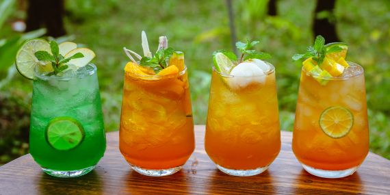 4 glasses of colorful drinks -Discover 3 Effective Methods to Take a One-Month Break from Alcohol